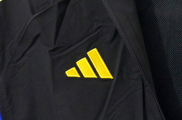 25_26 Manchester United Black Blue Yellow Windbreaker 3