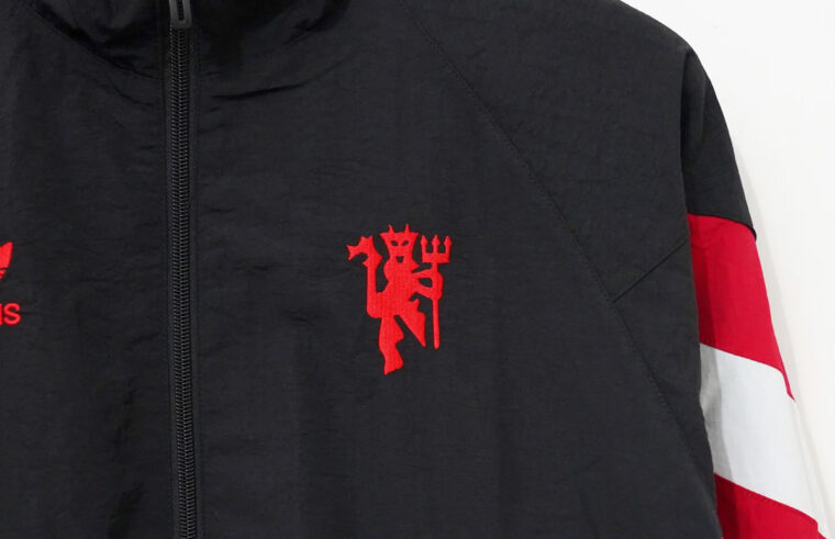 25_26 Manchester United Black Windbreaker 3