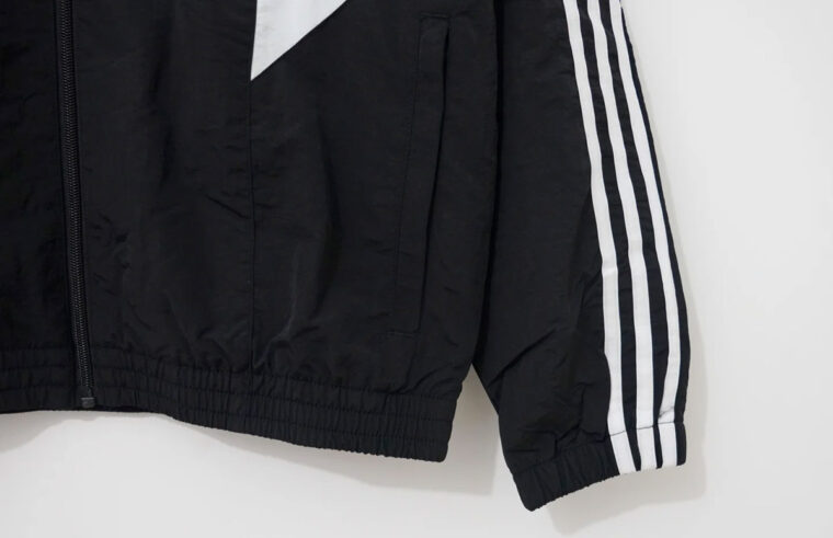 25_26 Manchester United Black Windbreaker 4