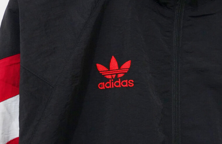 25_26 Manchester United Black Windbreaker 7