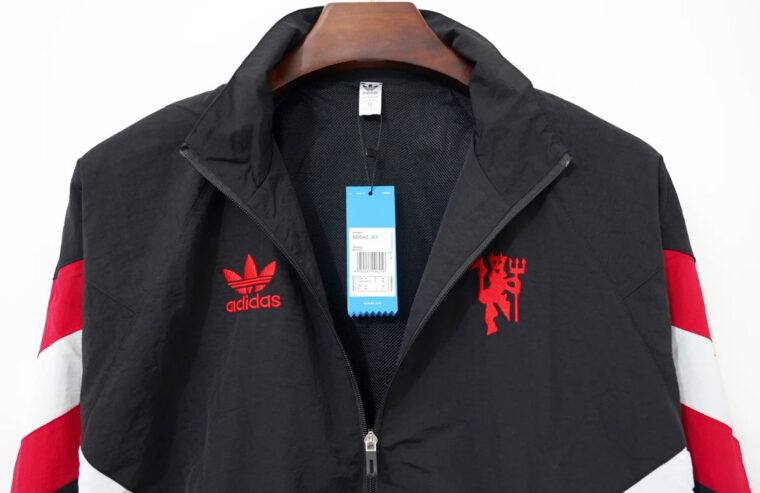 25_26 Manchester United Black Windbreaker 8